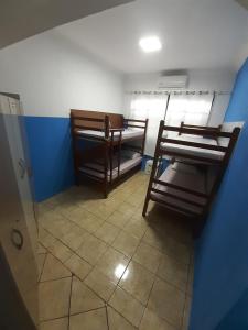a room with two bunk beds and a tile floor at Melhor Custo x benefício - Tompell Pousada Bem-te-vi - Portaria só até 22 horas in Ponta Porã