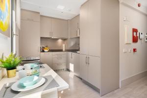 A cozinha ou kitchenette de Kronos on the Beach suite 1
