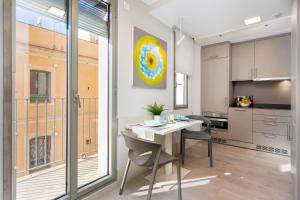 A cozinha ou kitchenette de Kronos on the Beach suite 1