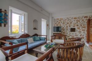 Gallery image of Platys Gialos Hotel Sifnos in Platis Gialos