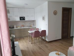 Dapur atau dapur kecil di Apartman Borovi Divčibare