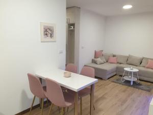 Ruang duduk di Apartman Borovi Divčibare