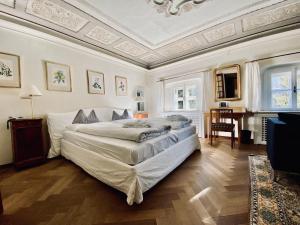 Ein Bett oder Betten in einem Zimmer der Unterkunft Historic Hotel Chesa Salis
