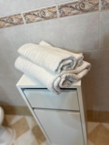 a stack of towels on a shelf in a bathroom at La casa di Angy in Terrasini