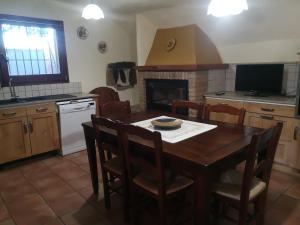 Kuchyňa alebo kuchynka v ubytovaní Casa rural, masia antigua restaurada