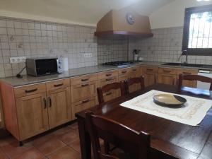 Kuchyňa alebo kuchynka v ubytovaní Casa rural, masia antigua restaurada