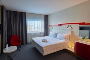 Cama ou camas em um quarto em Holiday Inn Vilnius by IHG