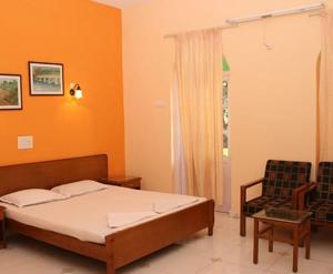 a bedroom with a bed and a chair at Mayem Lake View in Maem