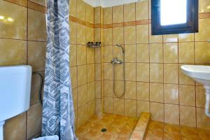 A bathroom at Kerkyra Apartments