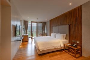 Voodi või voodid majutusasutuse Radisson Resort and Spa Lonavala toas