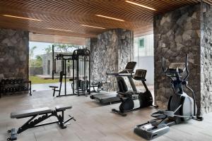 Spordikeskus ja/või sportimisvõimalused majutusasutuses Radisson Resort and Spa Lonavala