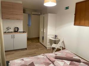 a room with a kitchen and a bed in a room at Nine Sveti Juraj in Sveti Juraj