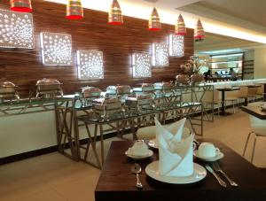 Un restaurante o sitio para comer en My Inn Hotel Lahad Datu, Sabah