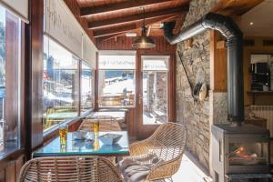 Bazén v ubytování Pierre & Vacances Aparthotel La Tulipa nebo v jeho okolí + 37 fotografií