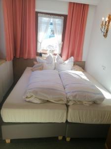 Postel nebo postele na pokoji v ubytování Landhaus Laner