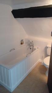 Gallery image of Dragon Inn in Crickhowell