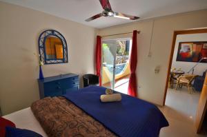 A bed or beds in a room at Ferienwohnung PLAYA - Pool - 50 m Strand - Meerblick - WiFi
