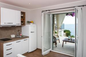 Kuchyňa alebo kuchynka v ubytovaní Apartments Villa Mirjana