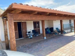Balkón nebo terasa v ubytování Villa in Sardinia Isola Rossa minutes from beaches