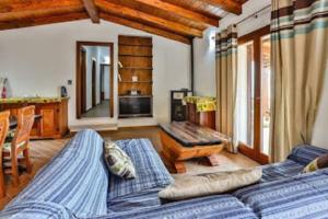 Et sittehjørne på Villa in Sardinia Isola Rossa minutes from beaches