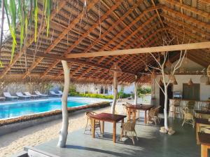 Bassein majutusasutuses Sleeping Elephant Beach Resort või selle lähedal