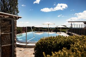 The swimming pool at or close to Wohnen beim Wein Tschermonegg
