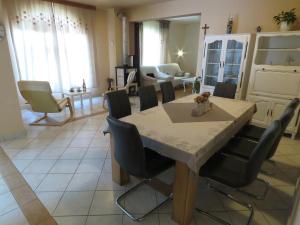 Posedenie v ubytovaní Holiday house in Ljubač with sea view, terrace, air conditioning, Wi-Fi (4851-1)