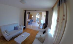 Posedenie v ubytovaní Holiday house in Ljubač with sea view, terrace, air conditioning, Wi-Fi (4851-1)