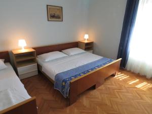 Posteľ alebo postele v izbe v ubytovaní Holiday house in Ljubač with sea view, terrace, air conditioning, Wi-Fi (4851-1)