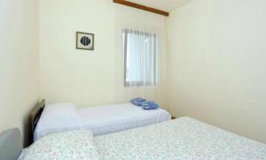 Posteľ alebo postele v izbe v ubytovaní Holiday house in Ljubač with sea view, terrace, air conditioning, Wi-Fi (4851-1)