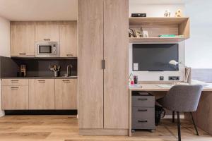 A kitchen or kitchenette at Micampus Santander Student Residence