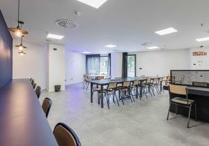 A restaurant or other place to eat at Micampus Santander Student Residence