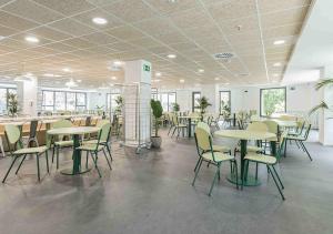 A restaurant or other place to eat at Micampus Santander Student Residence