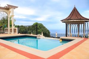 Πισίνα στο ή κοντά στο Clarridge View Guesthouse