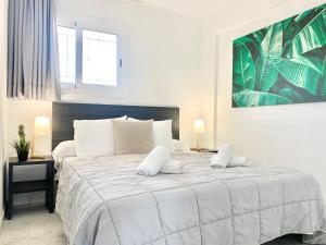 A bed or beds in a room at Apartamentos Zaragoza