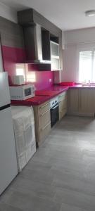 Kuchyňa alebo kuchynka v ubytovaní Apartamento SUERTE con vistas a la playa San Antonio de Cullera