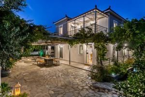 Κήπος έξω από το Artemis' Garden