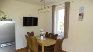 Televízia a/alebo spoločenská miestnosť v ubytovaní Kimy home