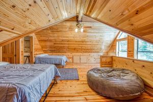 מיטה או מיטות בחדר ב-Black Diamond Lodge