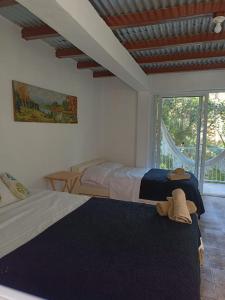 מיטה או מיטות בחדר ב-Cabañas en Los Altos de cerro Azul Panamá Cascadas RIos Naturaleza viva