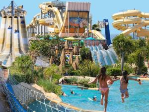 two girls in the water at a water park at patio seignosse plage 6 couchages in Seignosse