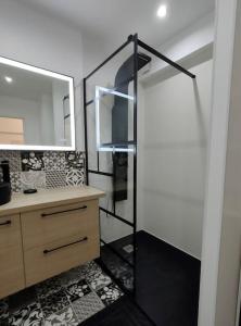 Kúpeľňa v ubytovaní Gîte "La bulle de Léna" avec petit-déjeuner garage et parking