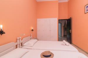 A bed or beds in a room at Alykes Park Bungalows