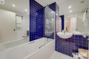 Un baño de Capital Stay Aldgate - Two bed Apartment