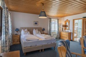 Postel nebo postele na pokoji v ubytování Hotel garni Reiffenstuel