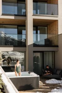Afbeelding uit fotogalerij van Lacumontes Lake View Apartments in Curon Venosta
