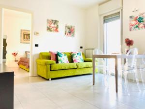A seating area at Stepandgo Milano Navigli
