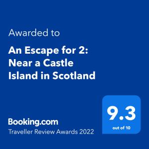 Sertifikāts, apbalvojums, norāde vai cits dokuments, kas ir izstādīts apskatei naktsmītnē An Escape for 2: Near a Castle Island in Scotland