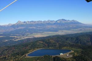 an aerial view of a lake in the mountains at Apartmány Pilot-Vysoké Tatry in Štrba