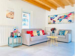 A seating area at Stepandgo Milano Navigli